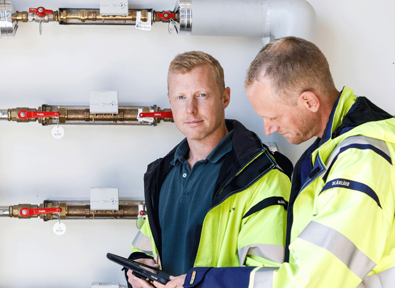 VA-personal i varselkäder