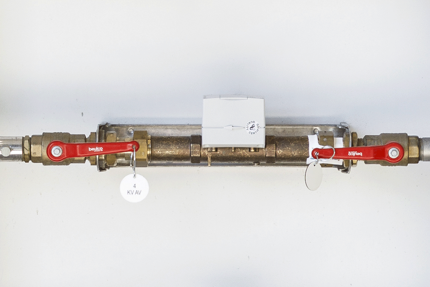 En digital monterad vattenmätare