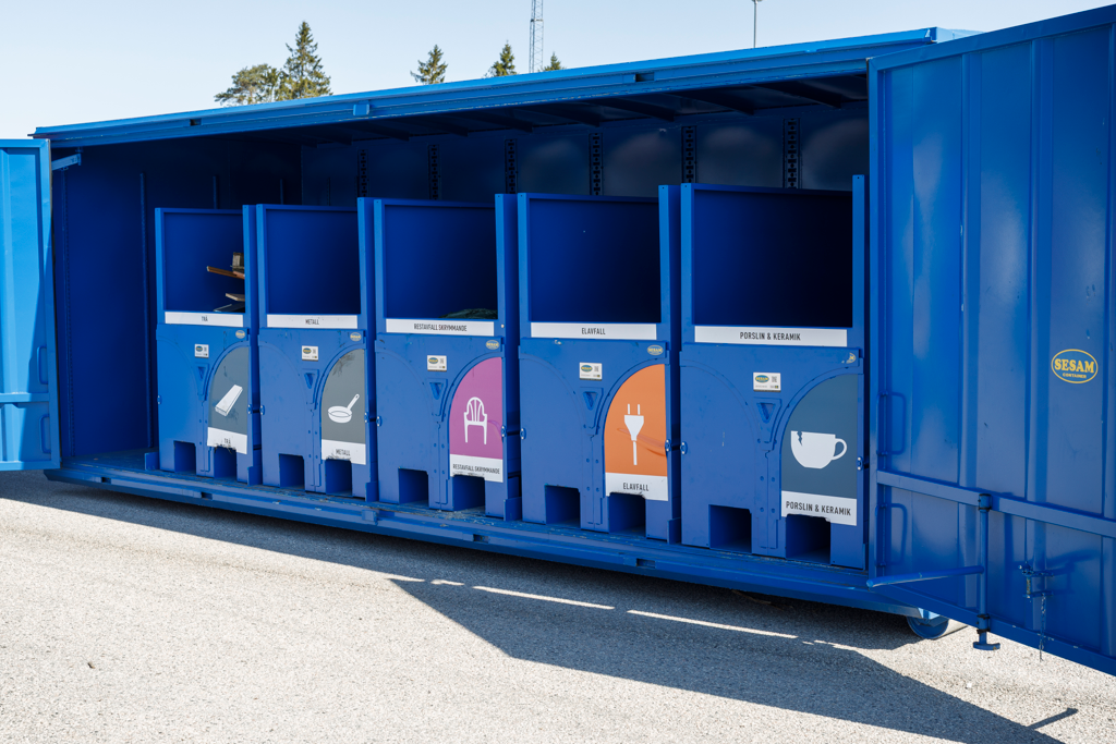 EE-UEAB-Verksamhet2026-8468-high Grovsopsinsamling container i blått